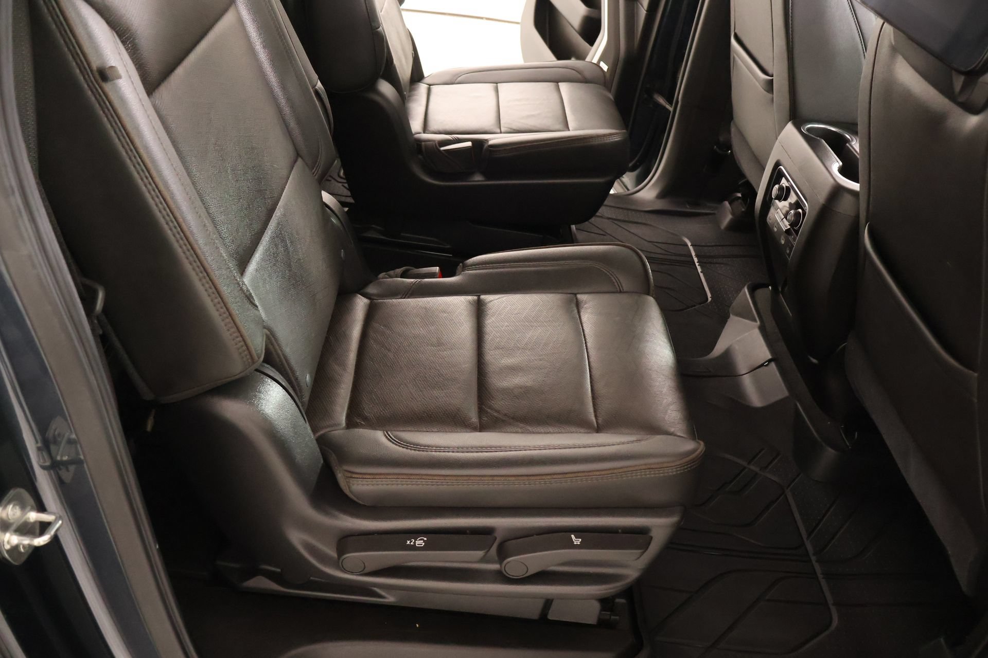 Used 2021 Chevrolet Suburban High Country AWD/4WD image 16