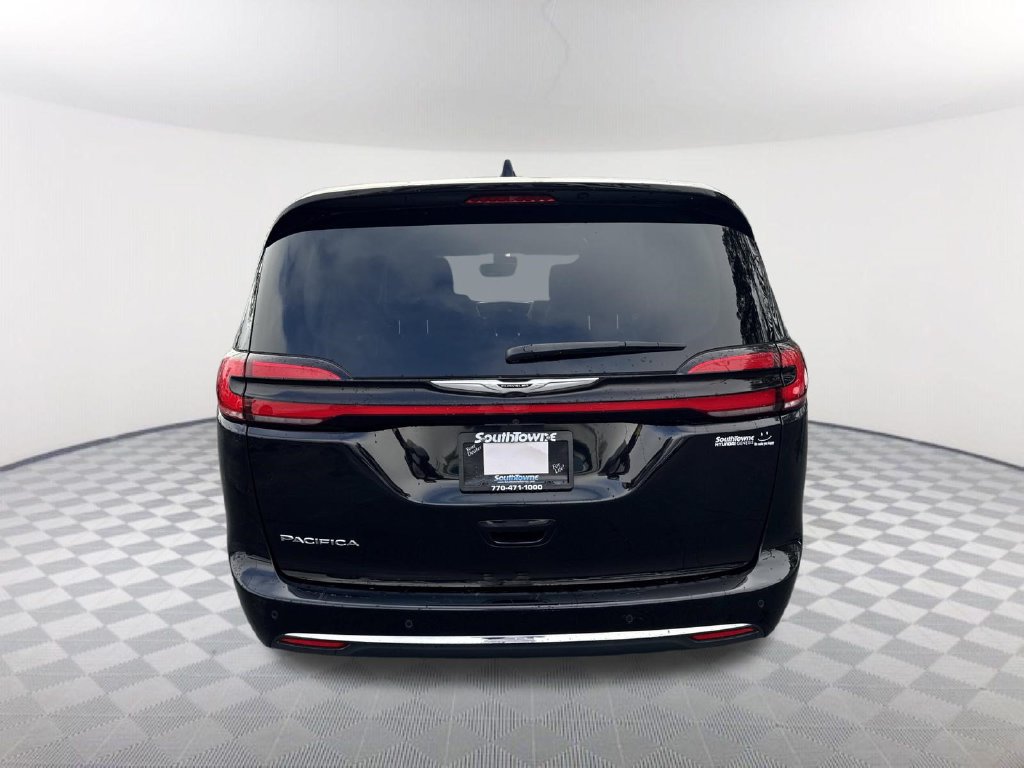 Used 2024 Chrysler Pacifica Touring-L FWD image 6