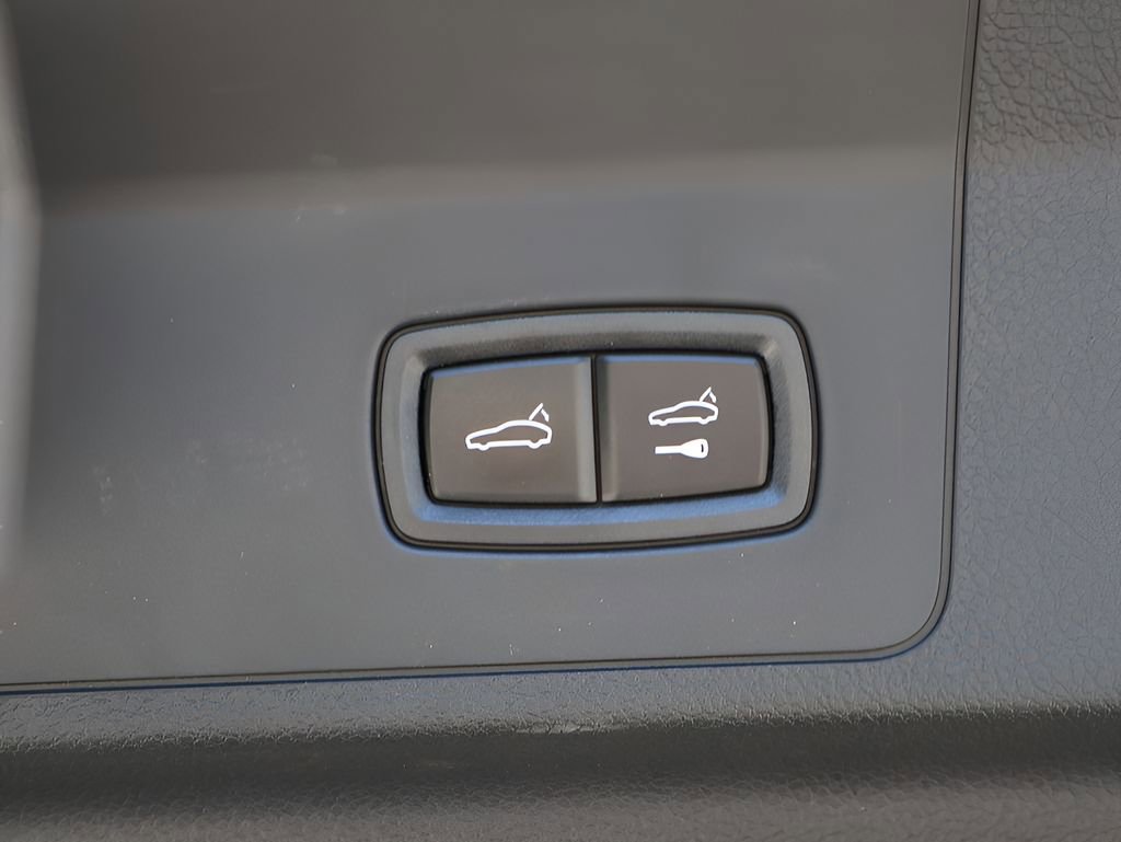 Used 2025 Porsche Panamera 4 AWD/4WD image 18
