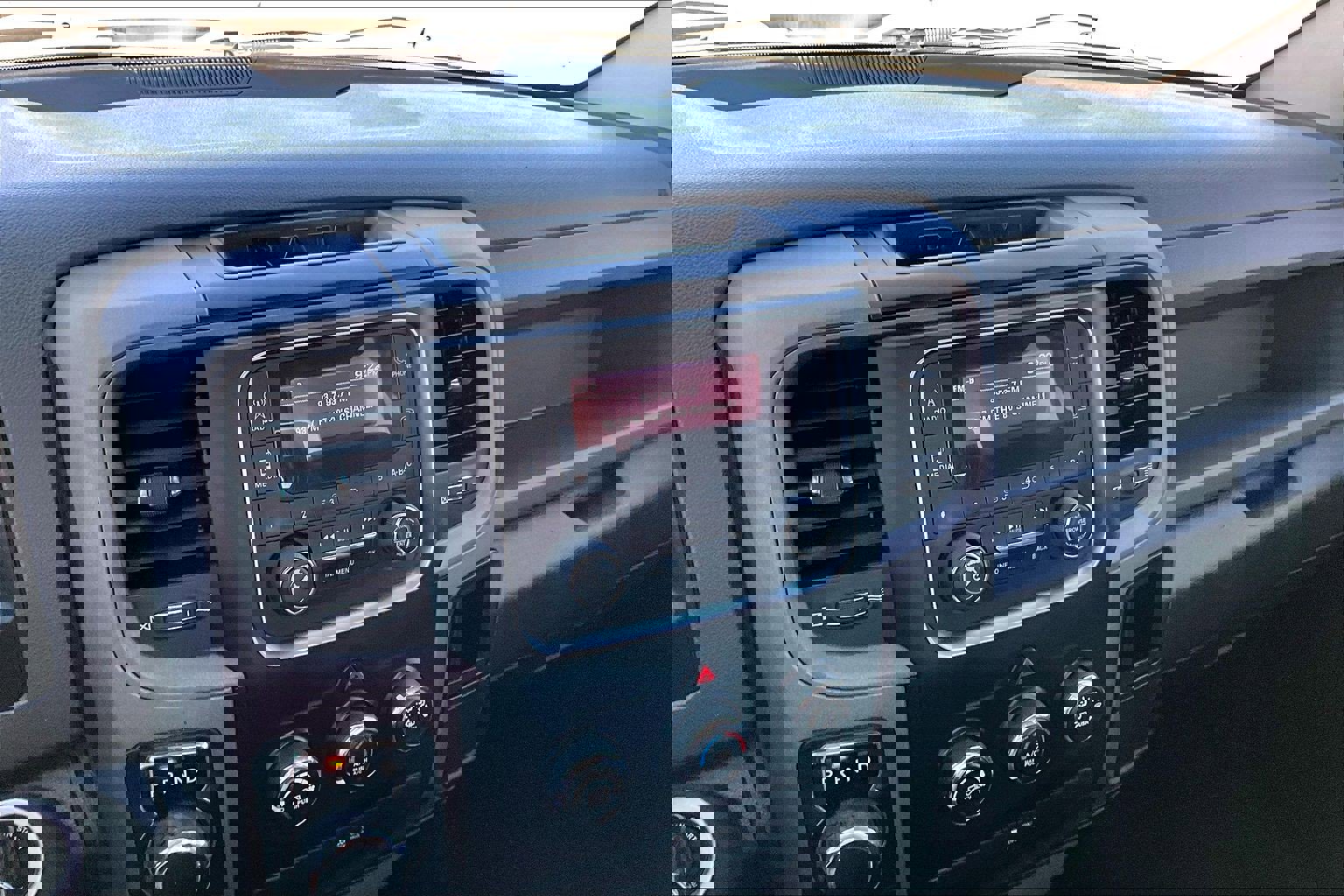 Used 2018 RAM 1500 Express RWD image 15