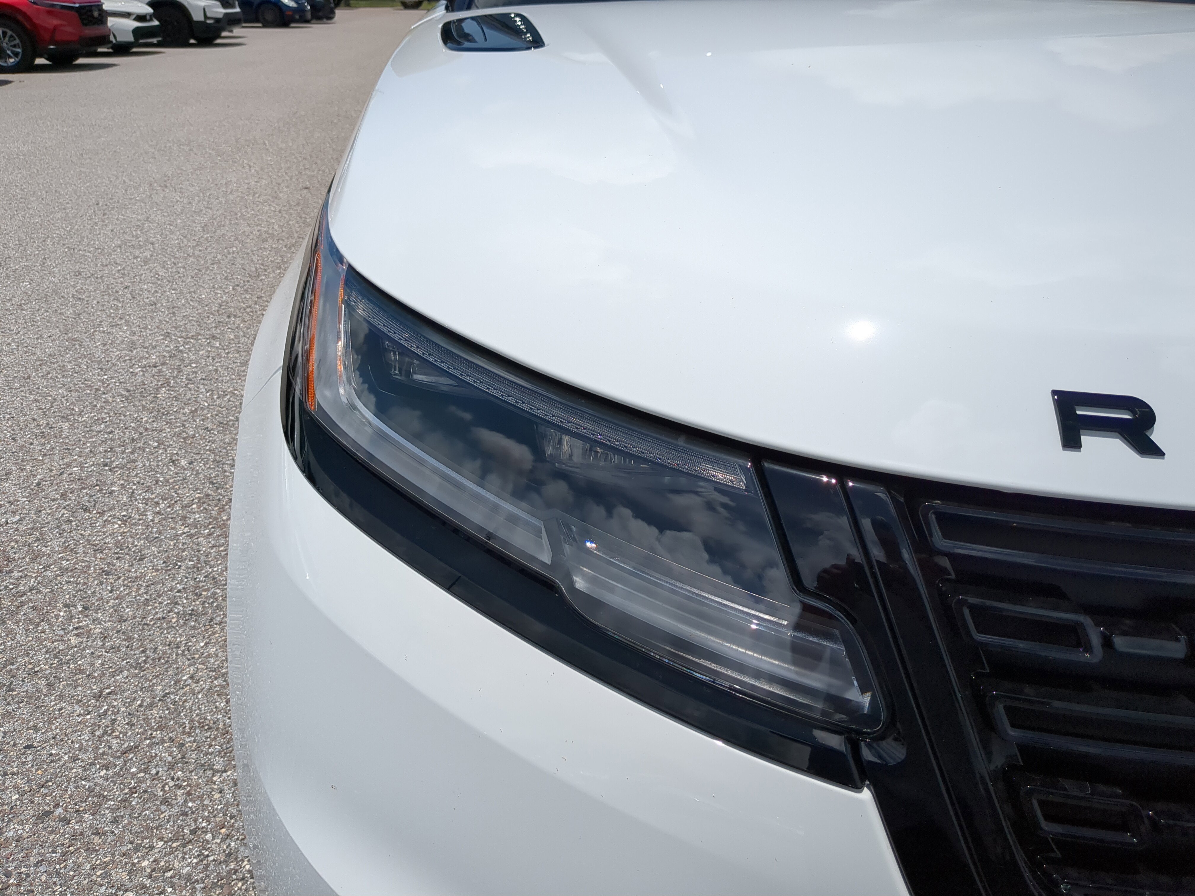 New 2026 Land Rover Range Rover Velar Dynamic SE image 9