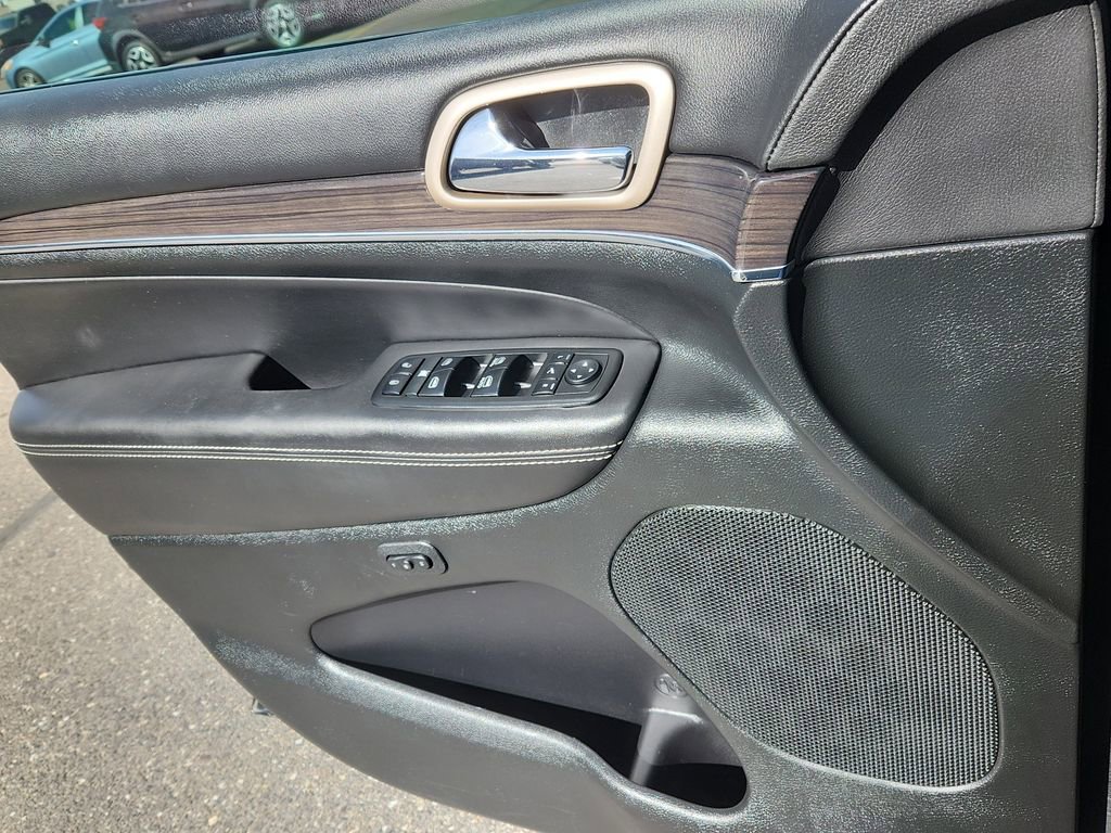 Used 2014 Jeep Grand Cherokee Overland image 9