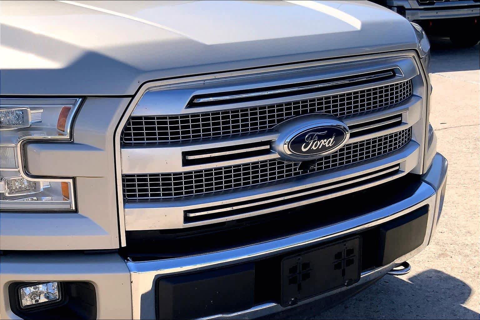 Used 2017 Ford F150 Platinum w/ Equipment Group 701A Luxury AWD/4WD image 29