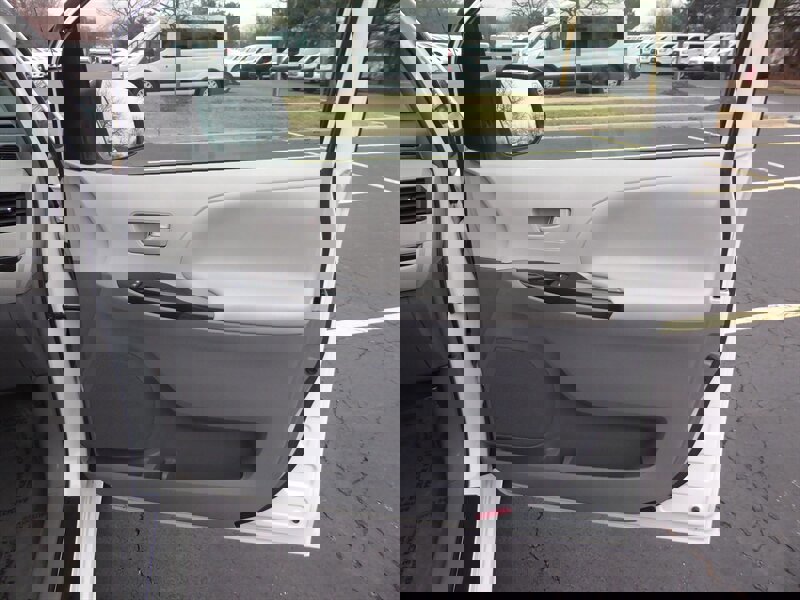 Used 2014 Toyota Sienna LE image 24