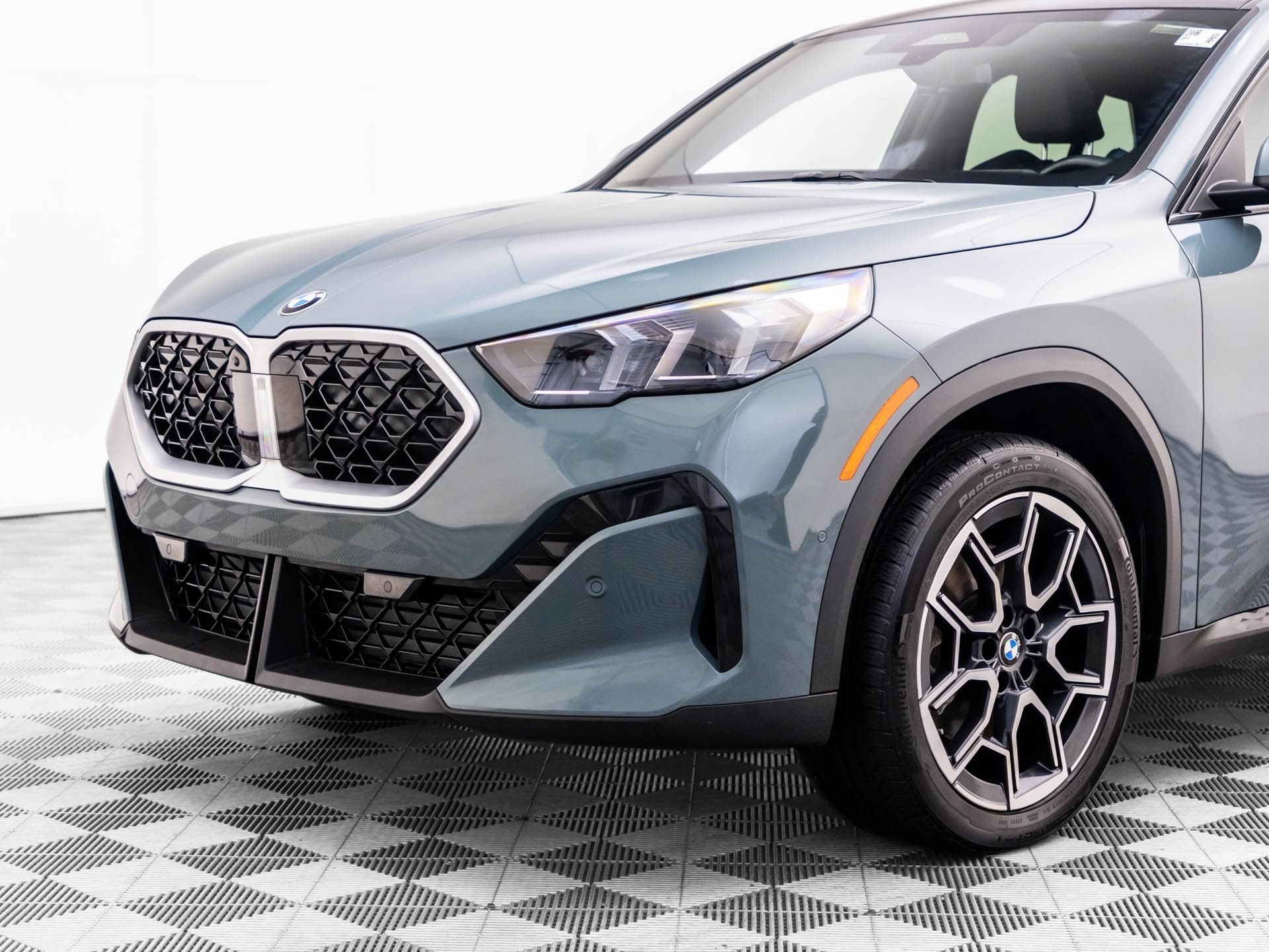 Certified 2025 BMW X2 xDrive28i AWD/4WD image 31