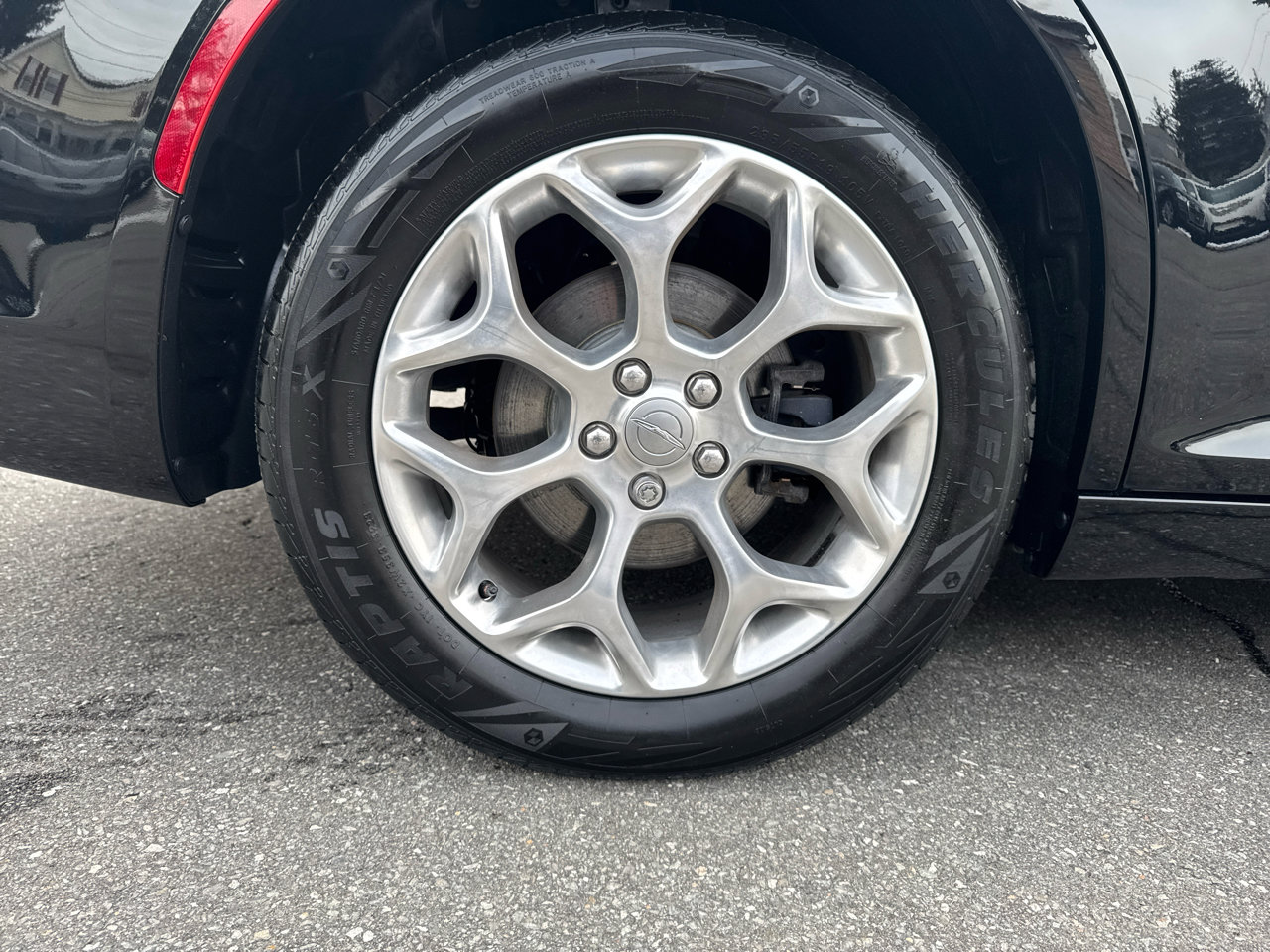 Used 2016 Chrysler 300 C Platinum w/ Safetytec Plus Group image 18