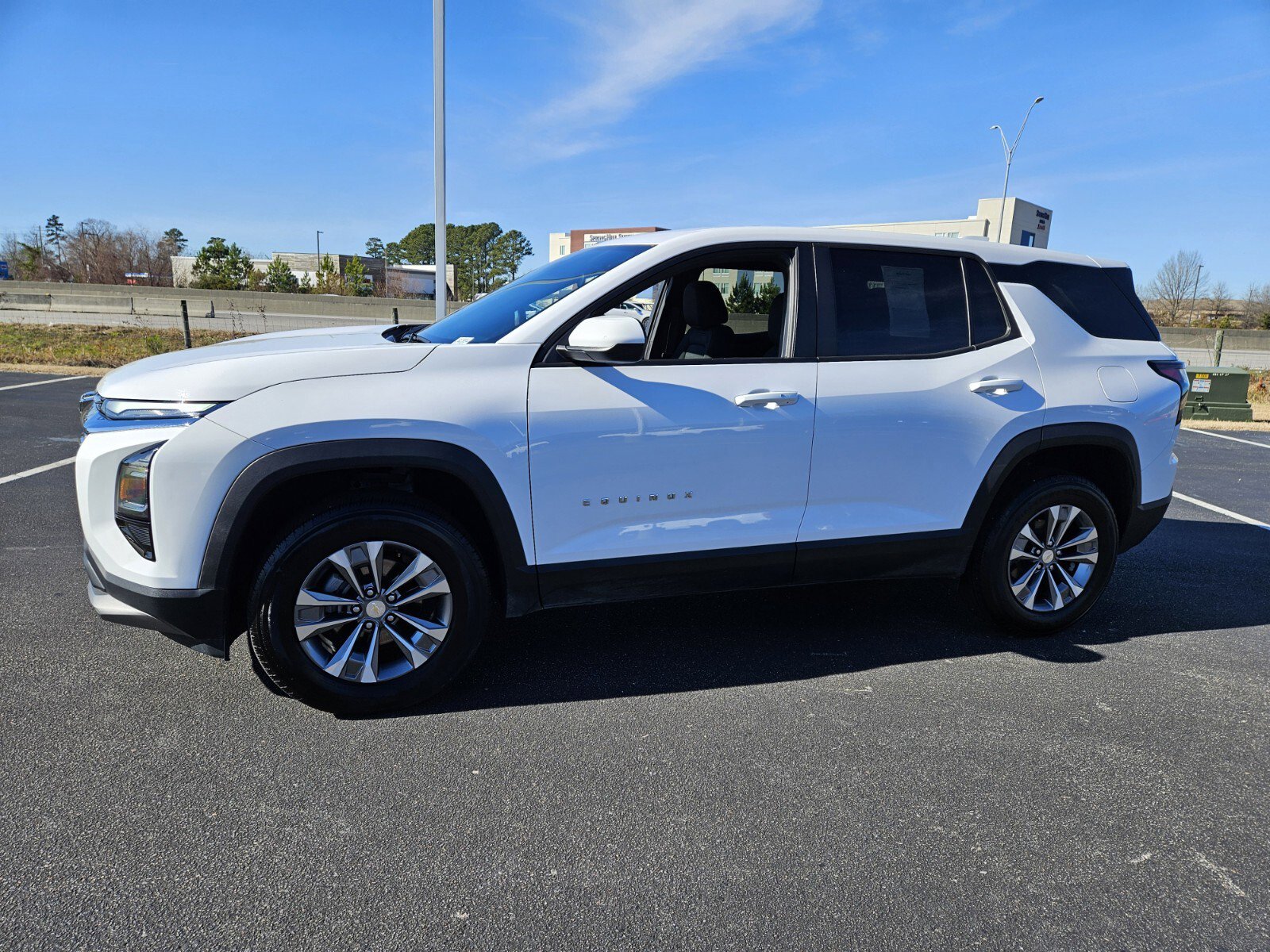Used 2025 Chevrolet Equinox LT image 3