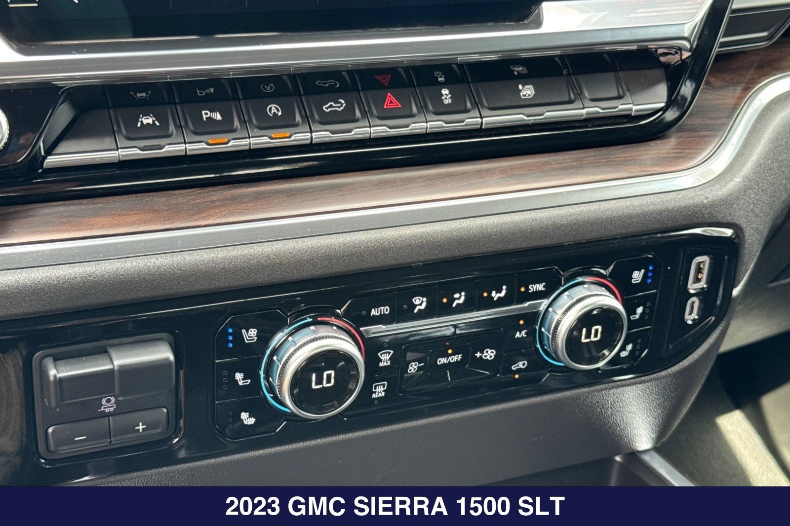 Used 2023 GMC Sierra 1500 SLT w/ SLT Premium Plus Package AWD/4WD image 21