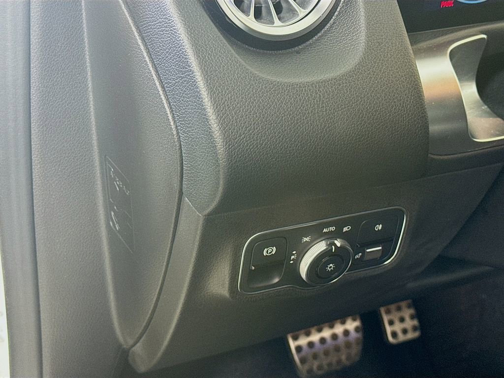 Used 2021 Mercedes-Benz GLB 250 image 10