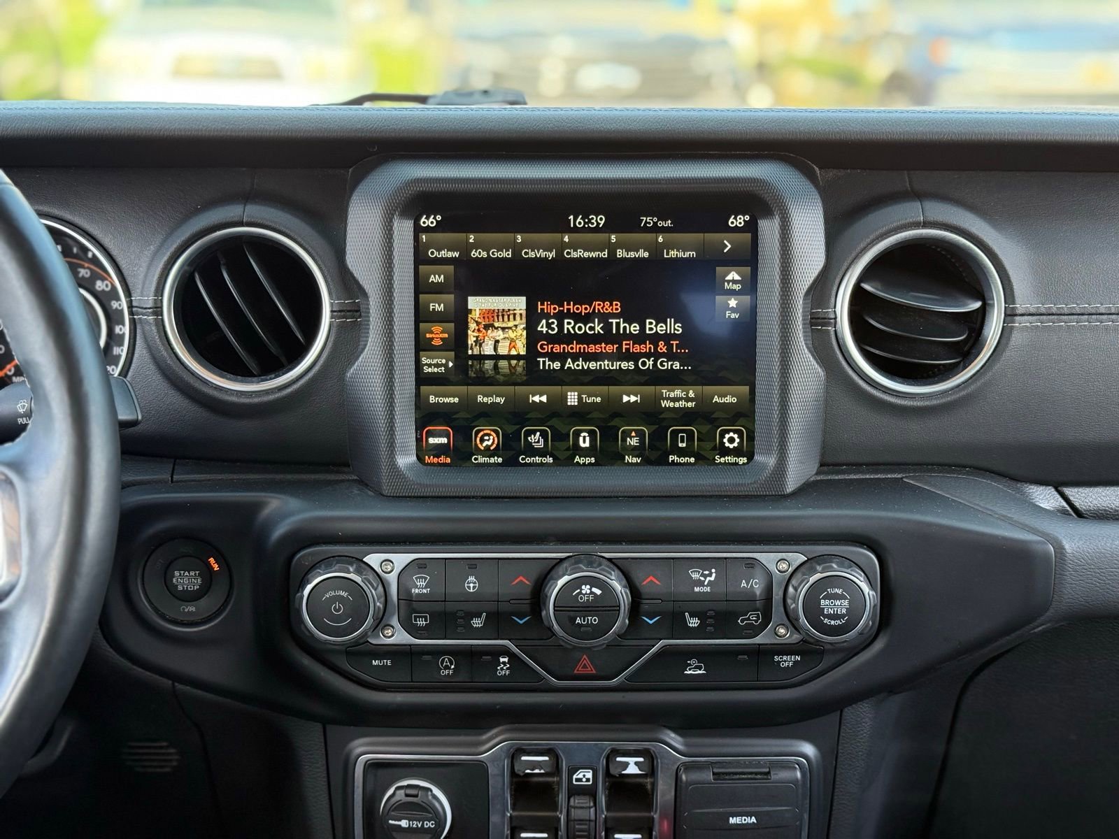 Used 2022 Jeep Gladiator Overland w/ Popular Equipment Package image 17