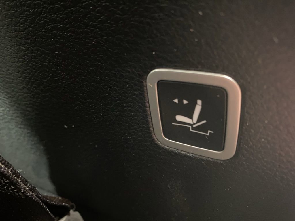 Used 2025 Chrysler Pacifica Limited image 27