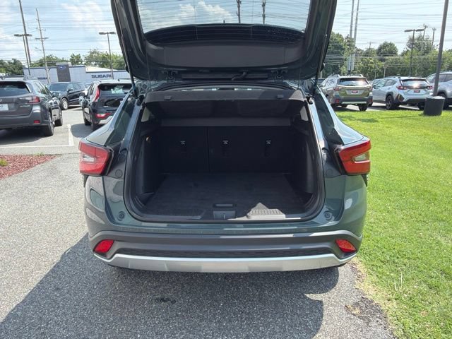 Used 2025 Chevrolet Trax LT FWD image 8