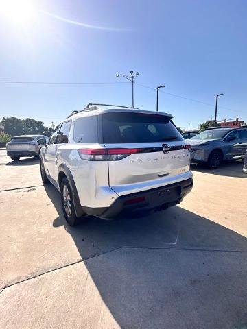 Certified 2022 Nissan Pathfinder SV w/ SV Premium Package image 8