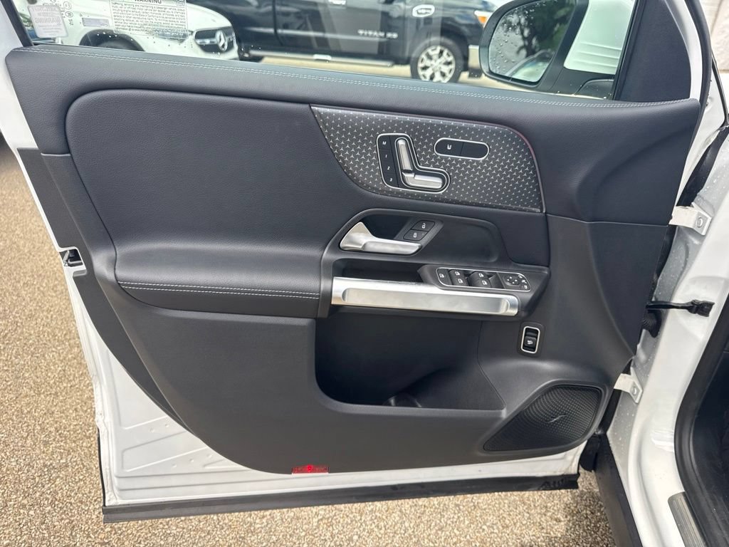 Used 2026 Mercedes-Benz GLB 250 4MATIC image 10