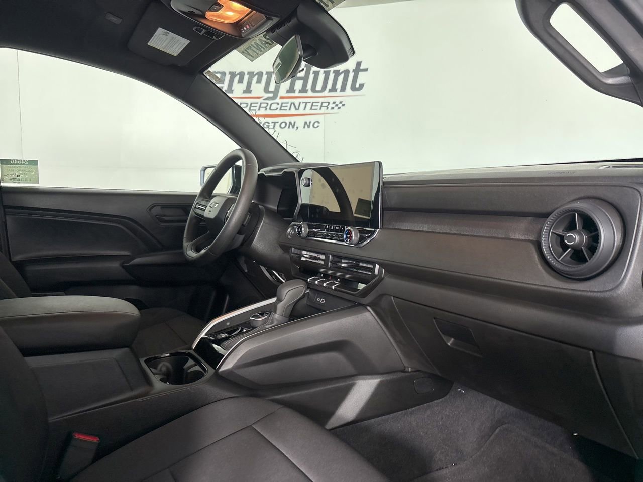 Used 2024 Chevrolet Colorado Trail Boss w/ Technology Package image 25