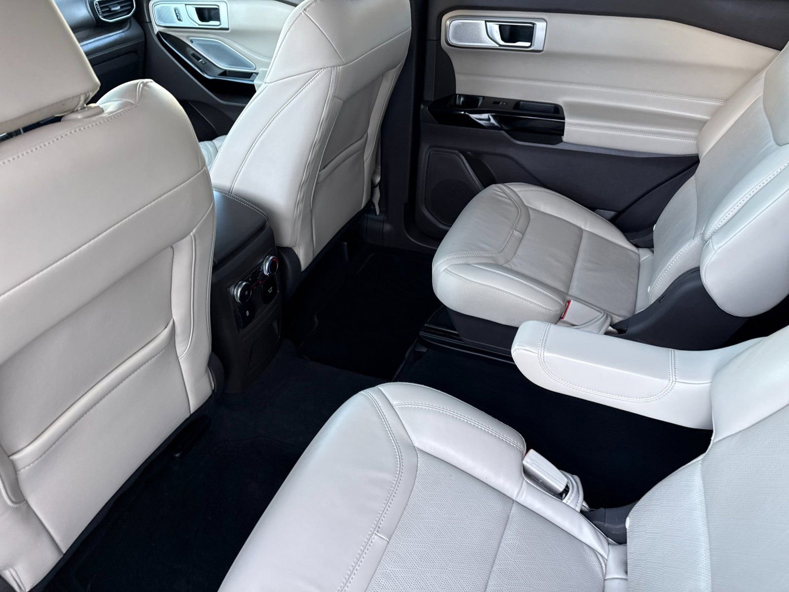 Used 2022 Ford Explorer Platinum w/ Equipment Group 601A image 14