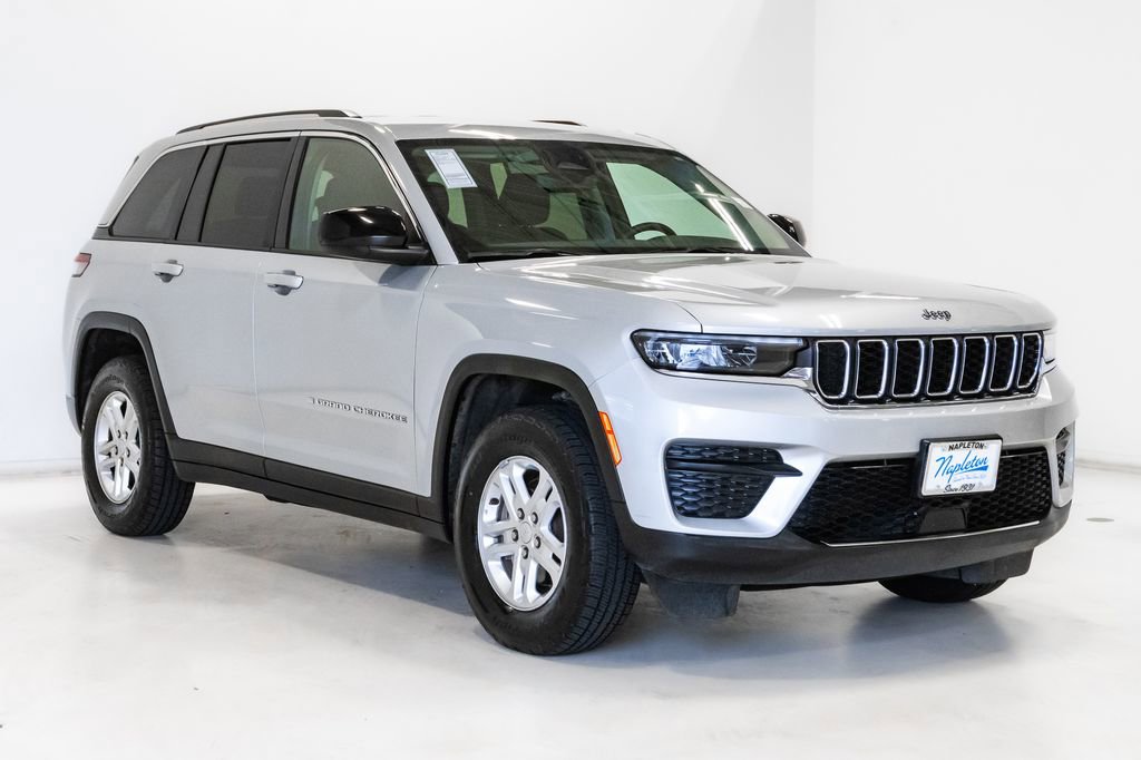 Certified 2024 Jeep Grand Cherokee Laredo AWD/4WD image 5