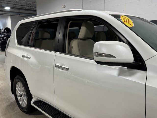 Used 2023 Lexus GX 460 Premium w/ Premium Package image 5