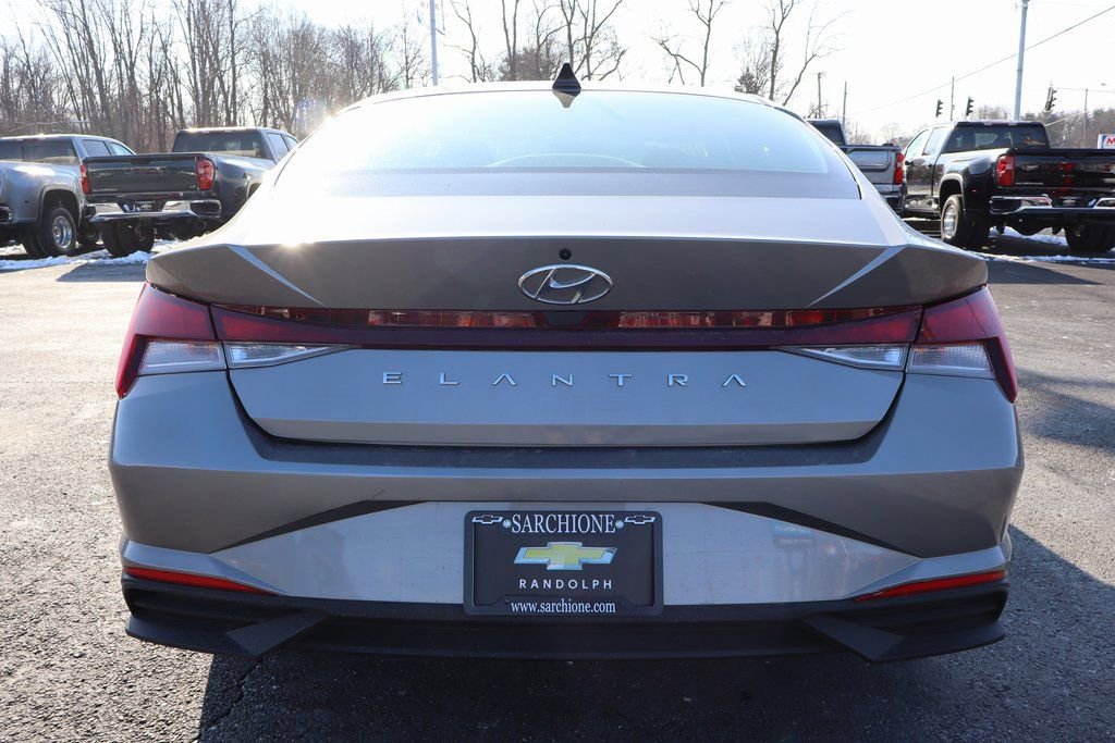 Used 2021 Hyundai Elantra SE image 31