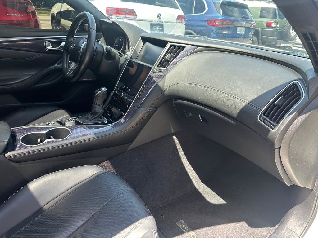 Used 2017 INFINITI Q60 Red Sport 400 RWD image 30