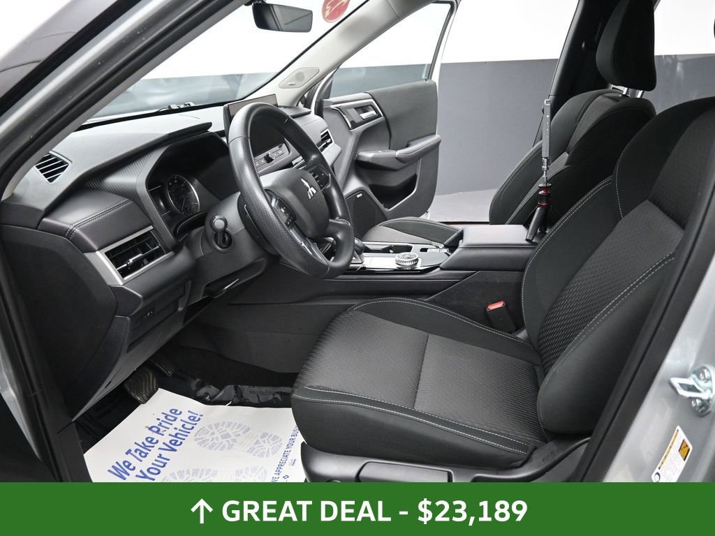 Used 2025 Mitsubishi Outlander ES image 30