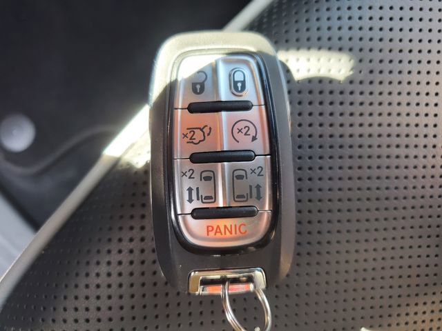 Certified 2026 Chrysler Pacifica Limited w/ S Appearance Package FWD image 38