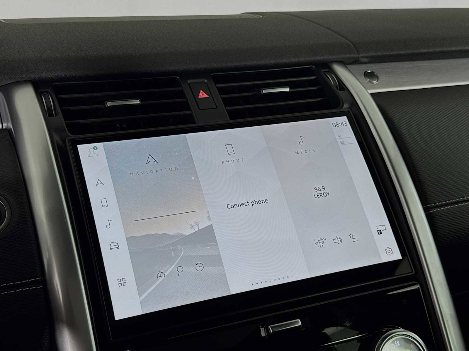 New 2025 Land Rover Discovery Dynamic SE image 14