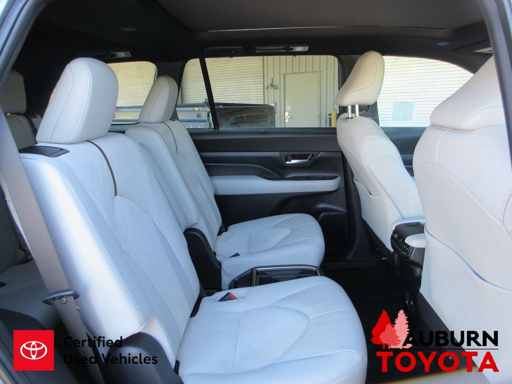 Certified 2025 Toyota Grand Highlander AWD Hybrid image 17