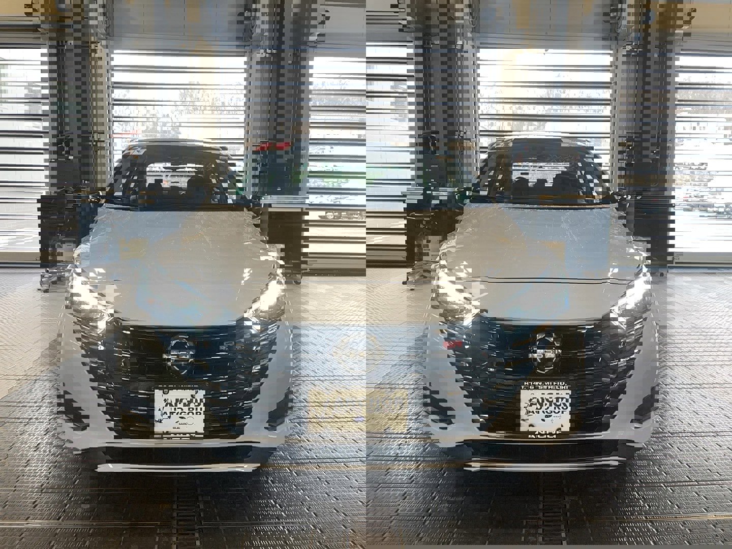 Used 2024 Nissan Versa SR w/ Trunk Package image 2