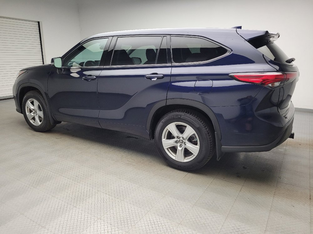 Used 2021 Toyota Highlander LE image 3