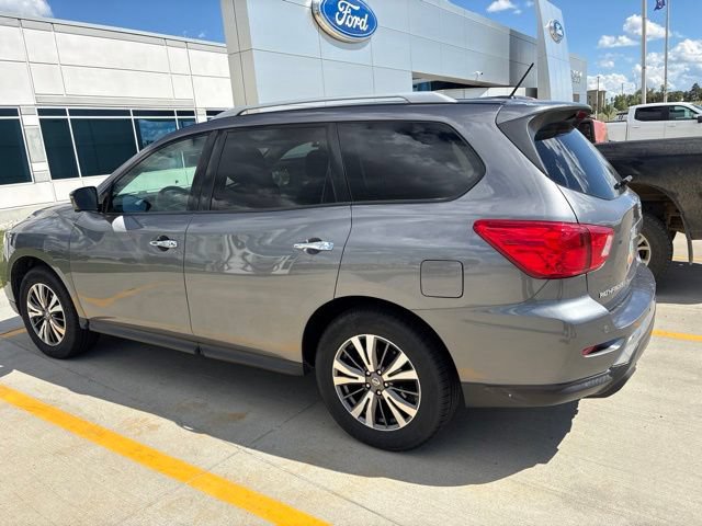 Used 2017 Nissan Pathfinder SL w/ SL Tech Package AWD/4WD image 3