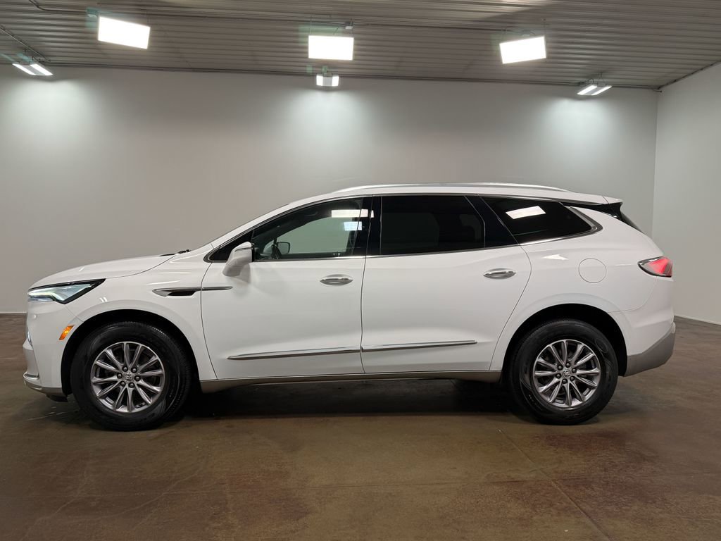 Used 2023 Buick Enclave Essence AWD/4WD image 6
