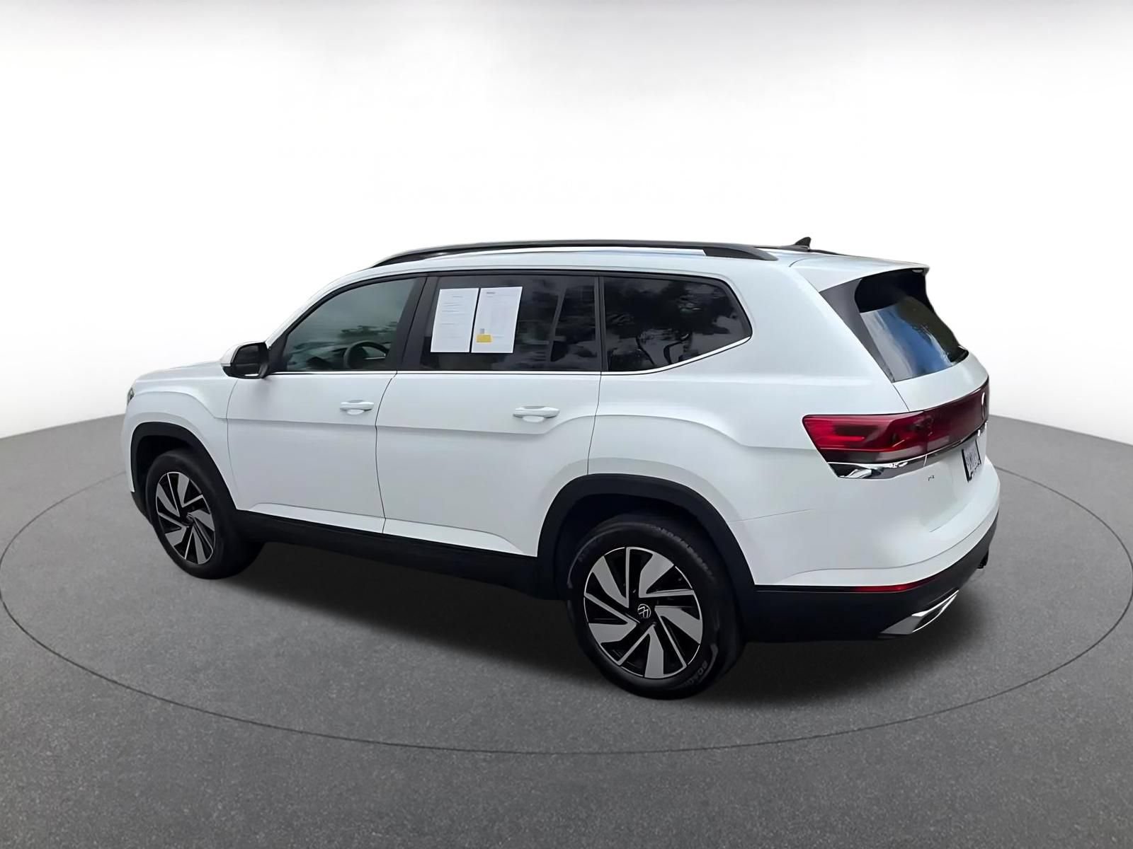 Used 2026 Volkswagen Atlas SE FWD image 9
