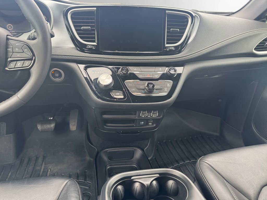 Used 2022 Chrysler Pacifica Touring-L w/ S Appearance Package image 11