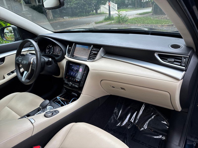 Used 2019 INFINITI QX50 Luxe w/ Navigation Package AWD/4WD image 22