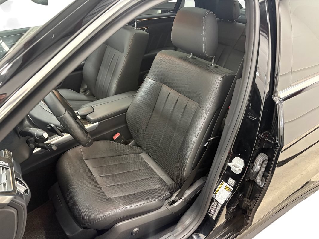 Used 2016 Mercedes-Benz E 400 4MATIC Sedan image 11