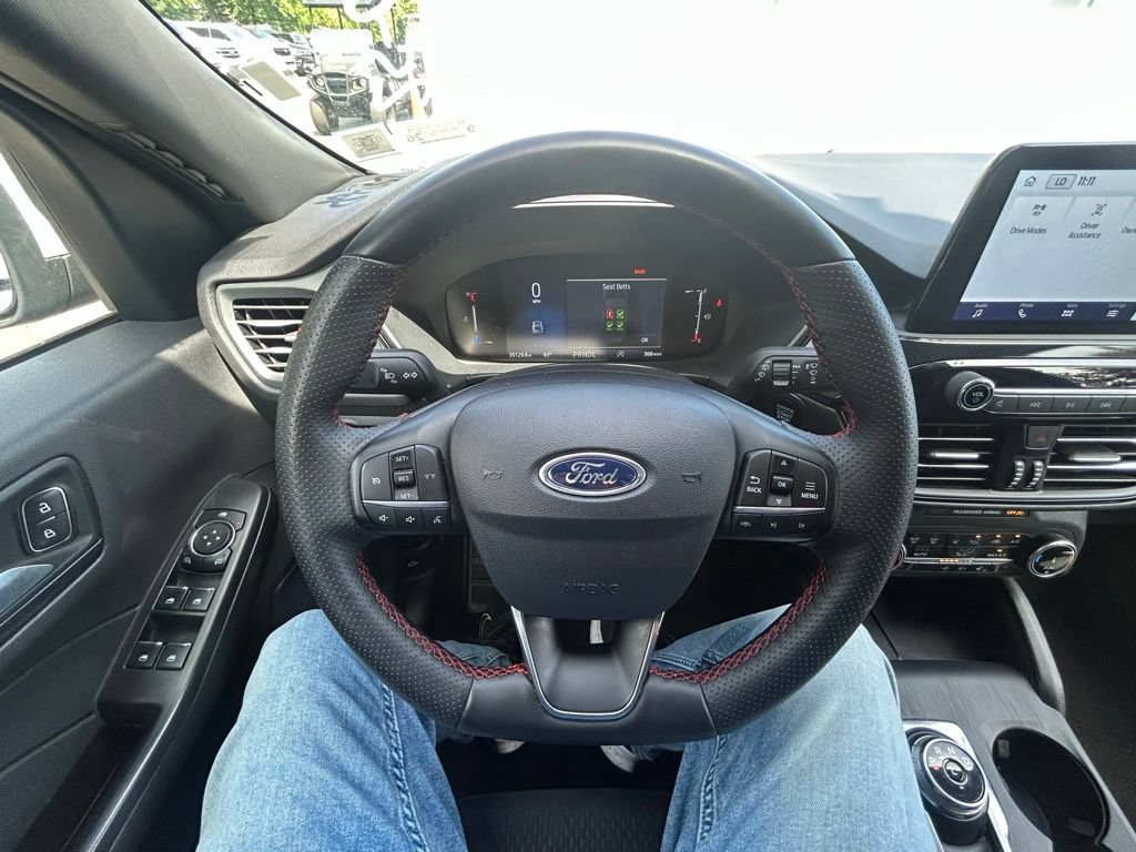 Used 2025 Ford Escape ST-Line Select AWD/4WD image 16