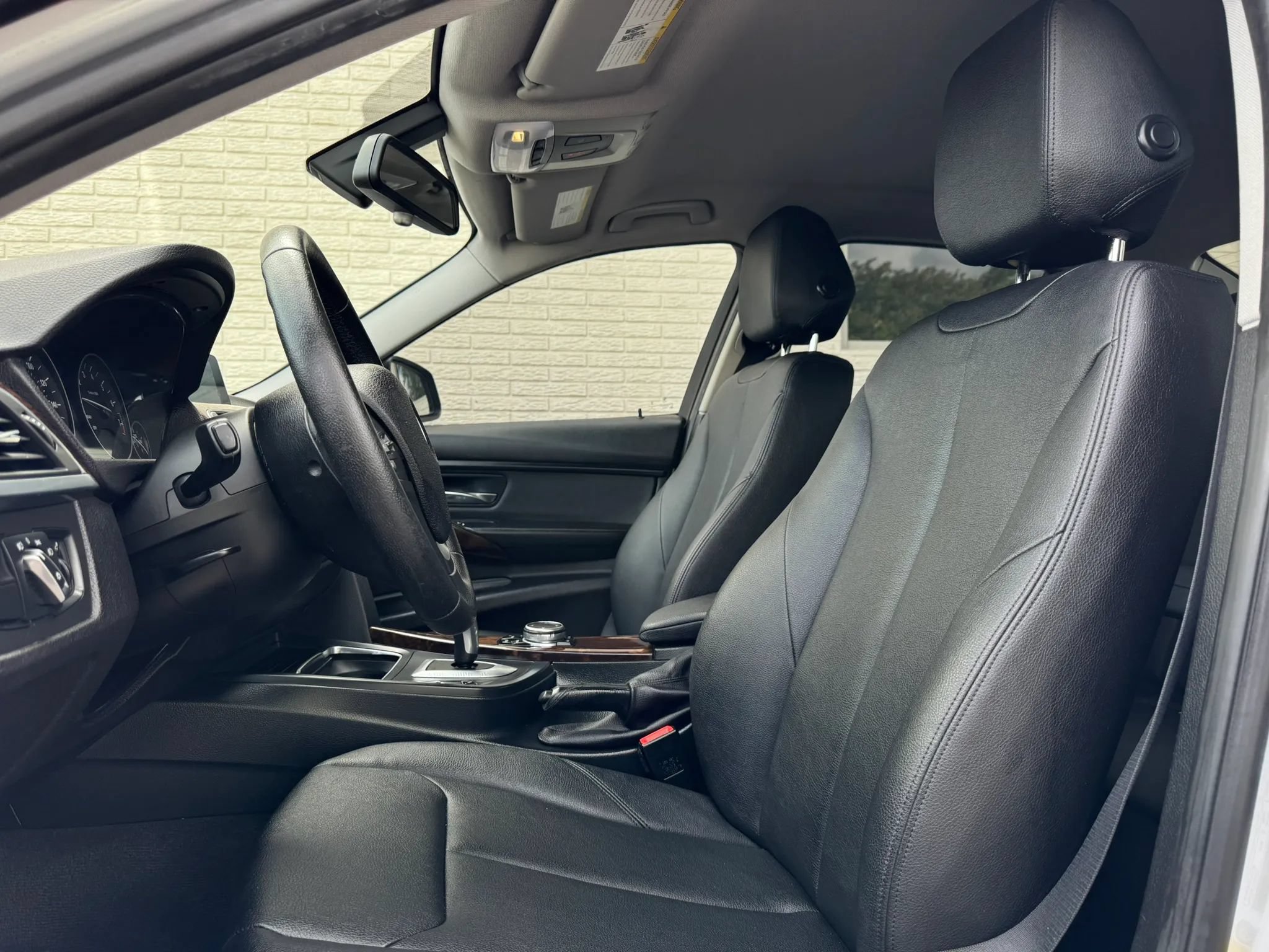 Used 2016 BMW 320i Sedan RWD image 12