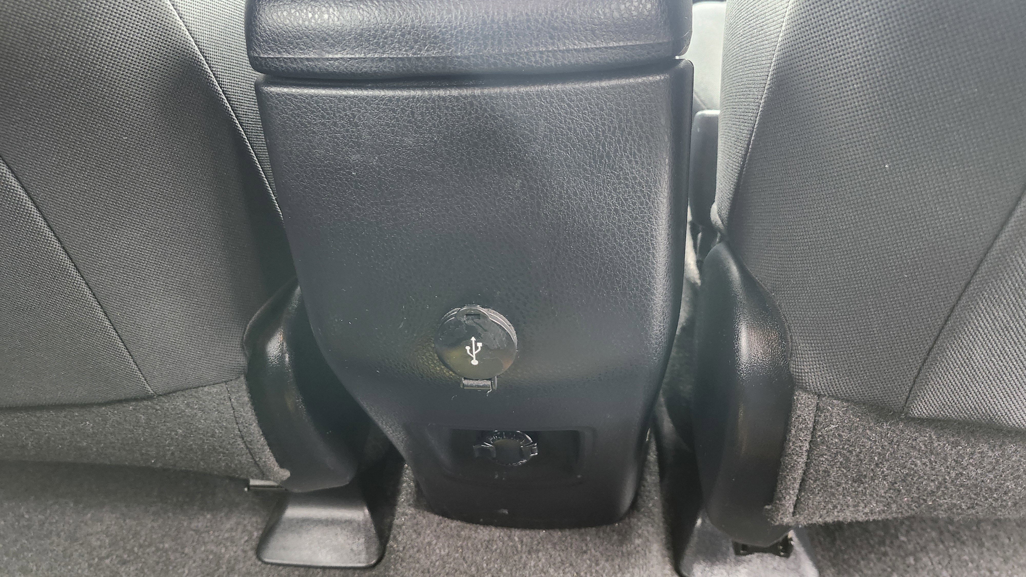 Used 2017 Toyota RAV4 LE image 14