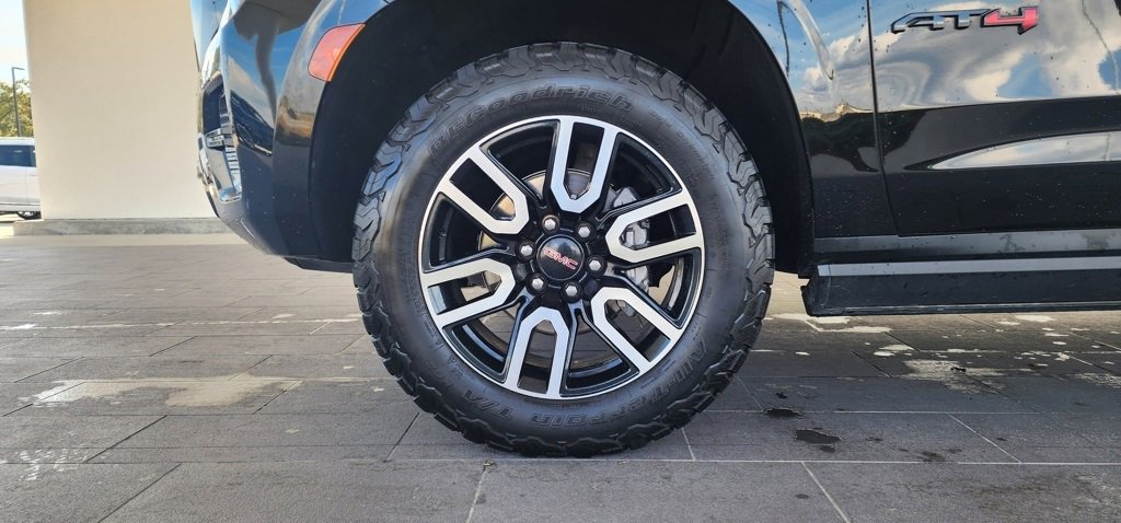 Used 2022 GMC Yukon AT4 w/ AT4 Premium Package image 10