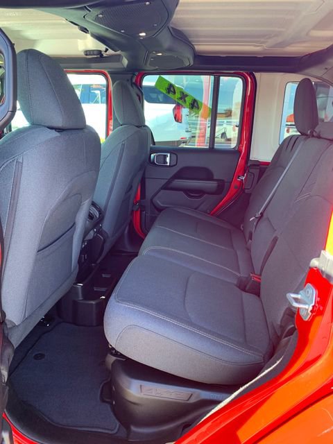 Used 2025 Jeep Wrangler Unlimited Sahara AWD/4WD image 15