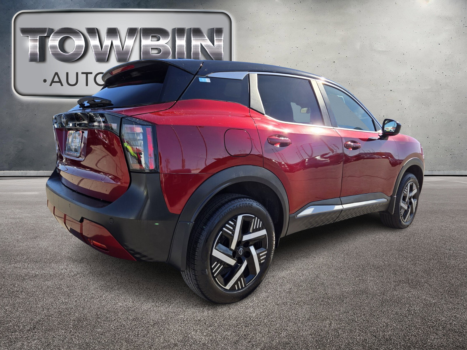 Used 2025 Nissan Kicks SV FWD image 4
