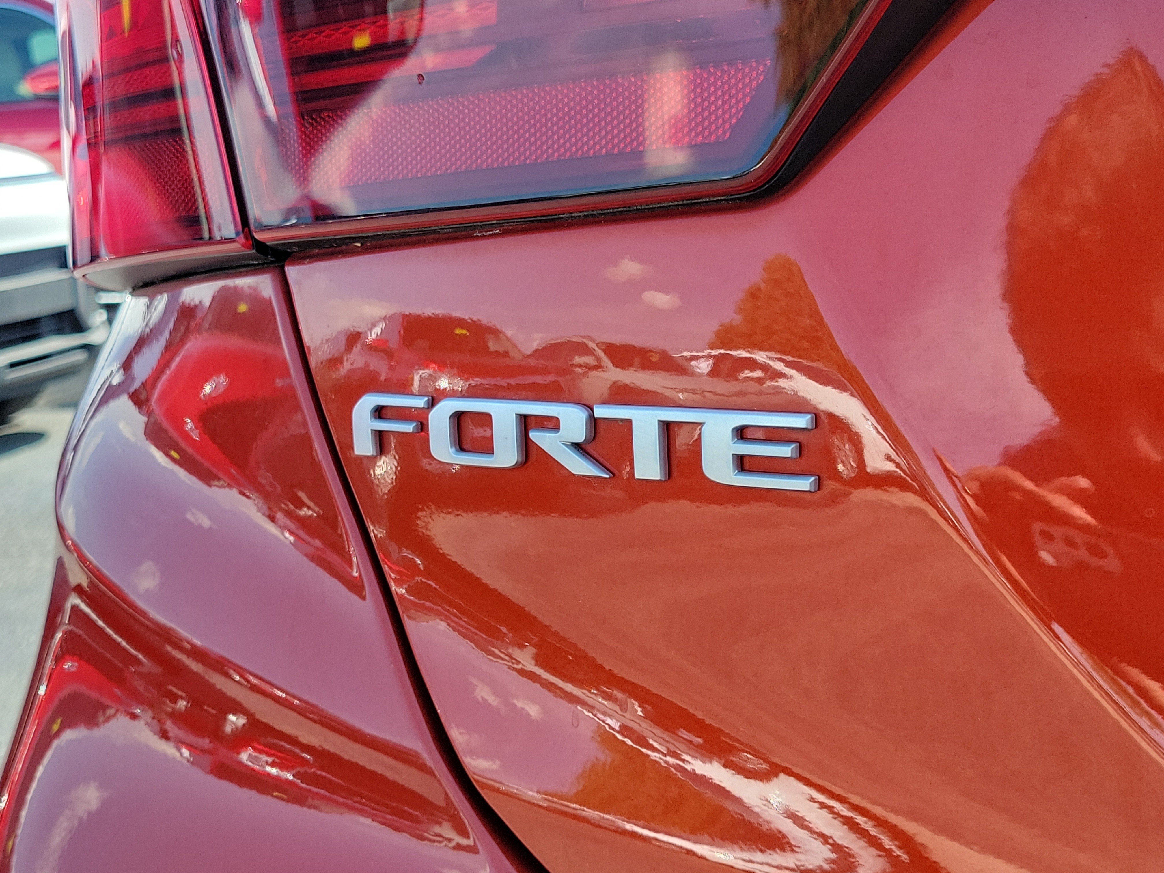 Used 2022 Kia Forte GT-Line w/ GT-Line Premium Package FWD image 6