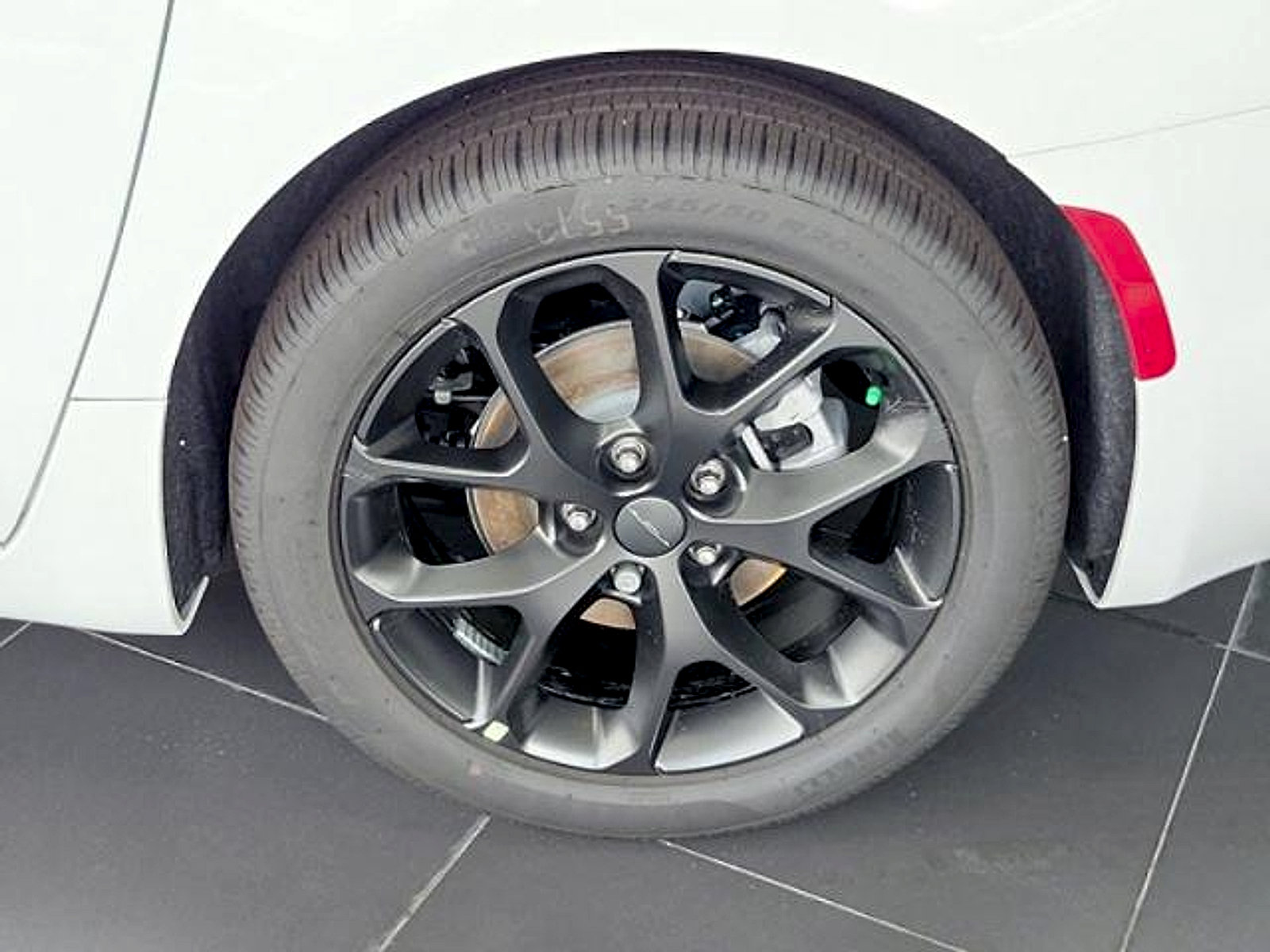 New 2027 Chrysler Pacifica Limited FWD image 5