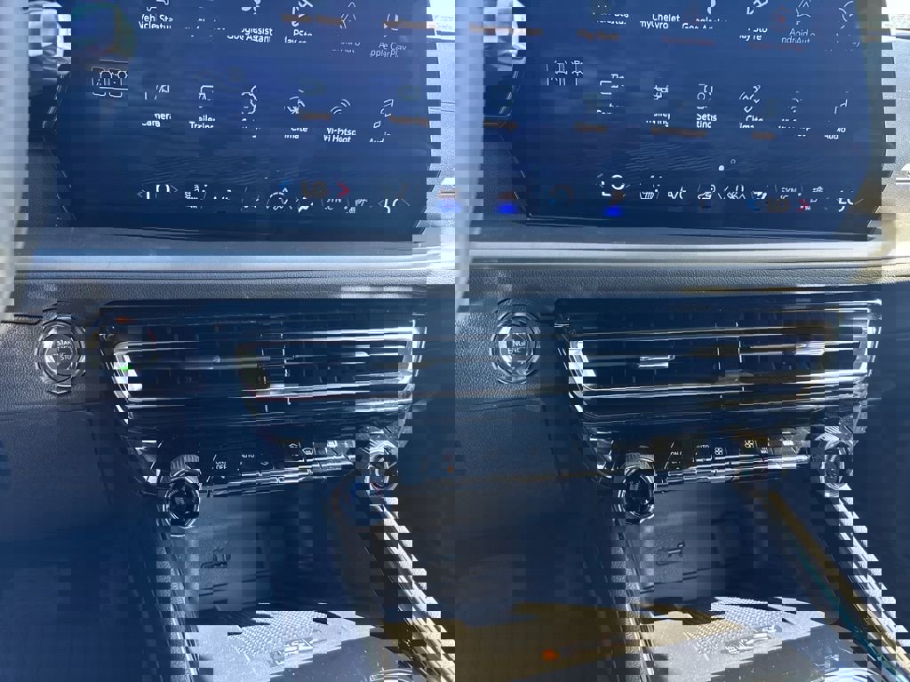 New 2026 Chevrolet Traverse LT w/ Sun and Wheel Package image 18