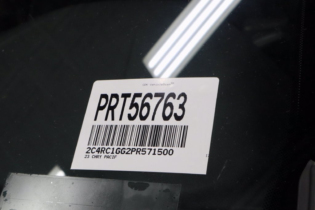 Used 2023 Chrysler Pacifica Limited FWD image 34