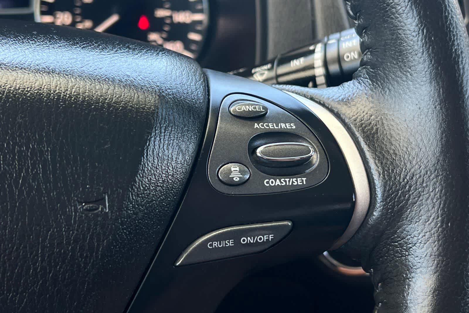 Used 2020 Nissan Pathfinder SL FWD image 32