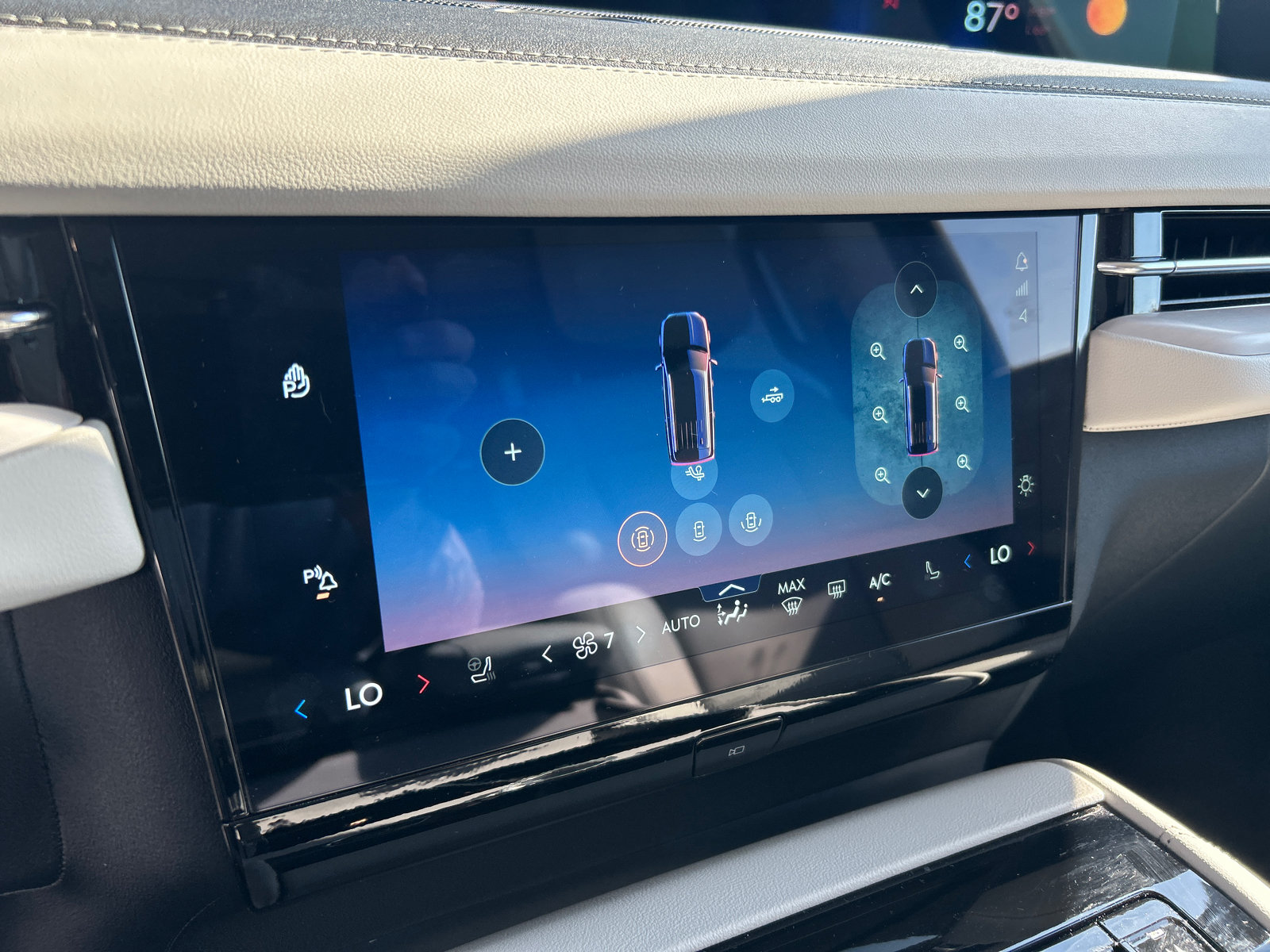 New 2026 Lincoln Navigator L Premier AWD/4WD image 23