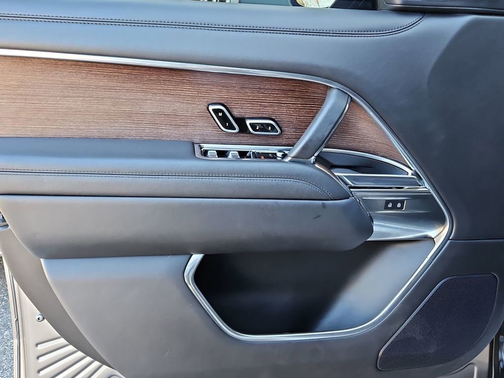 Used 2023 Land Rover Range Rover Long Wheelbase SE image 30