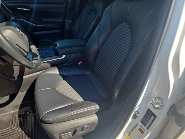 Used 2021 Toyota Highlander XSE image 16